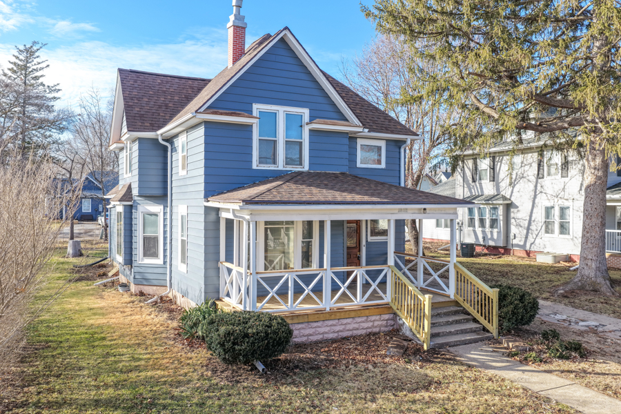 Curb Appeal in the Missouri Valley: The 48-Hour Spring Refresh